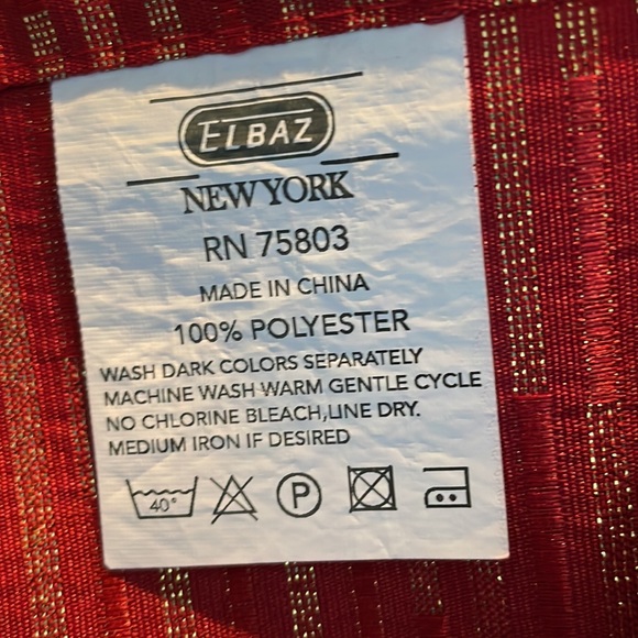 Red and Gold Napkins. Lot of 4. Like New. These are so festive. - Picture 6 of 6